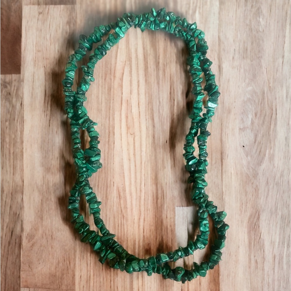 long emerald green stones necklace 💚⭐️